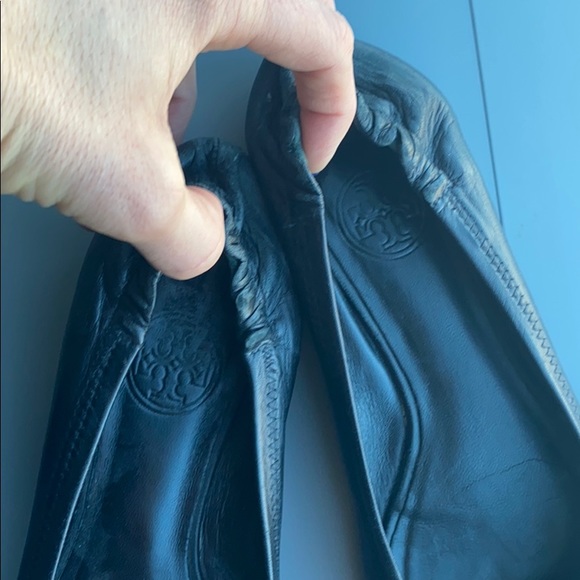 Tory Burch ballet flats with gold emblem - Picture 6 of 8